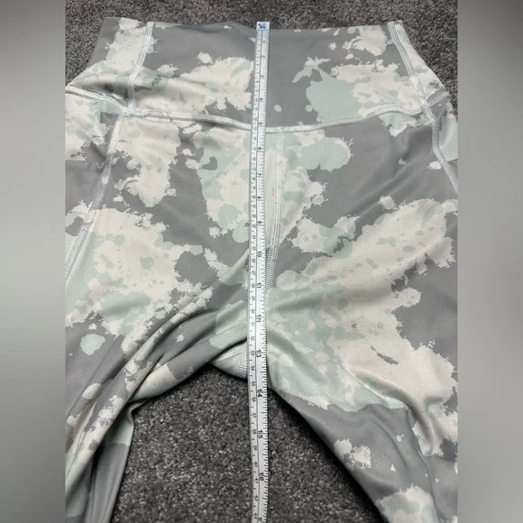 Women’s The North Face active leggings (L) camo - Picture 7 of 10